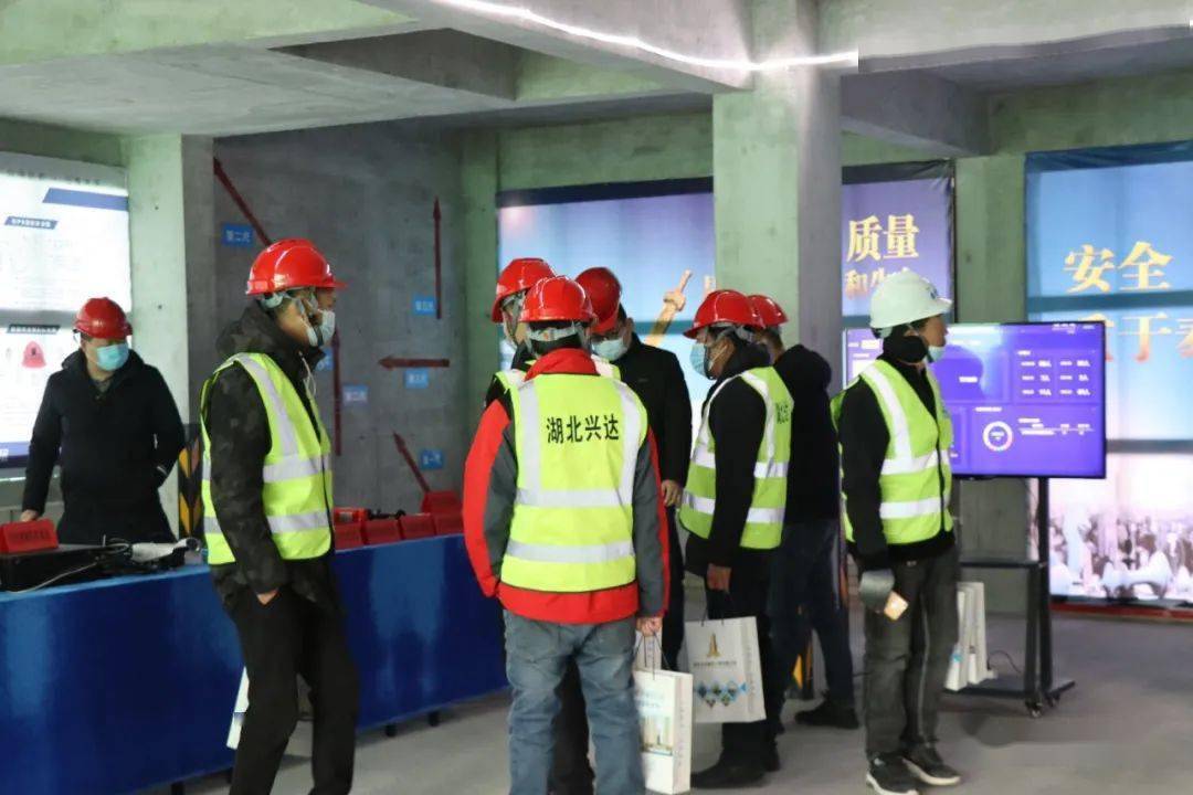 觀摩學(xué)習(xí)促提升，標(biāo)桿引領(lǐng)筑精品——天門(mén)市建設(shè)工程質(zhì)量安全文明施工現(xiàn)場(chǎng)觀摩會(huì)在楚天世紀(jì)城召開(kāi)